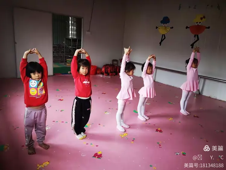 小小的舞台,大大的梦想。博文幼儿园舞蹈班小留影邀请您一起观看欣赏。